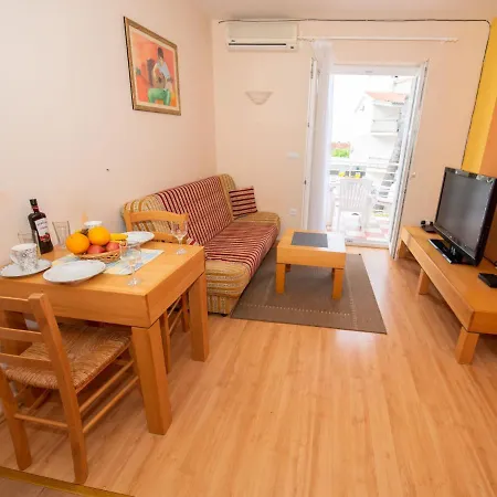 Apartamento Bencun-3 By Interhome